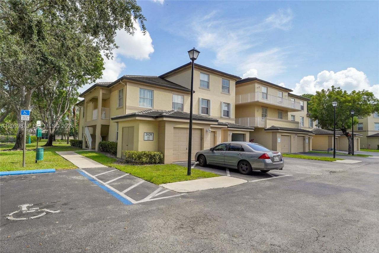 2020 Greenview Shores Blvd , Unit 109, Wellington, FL 33414 Photo