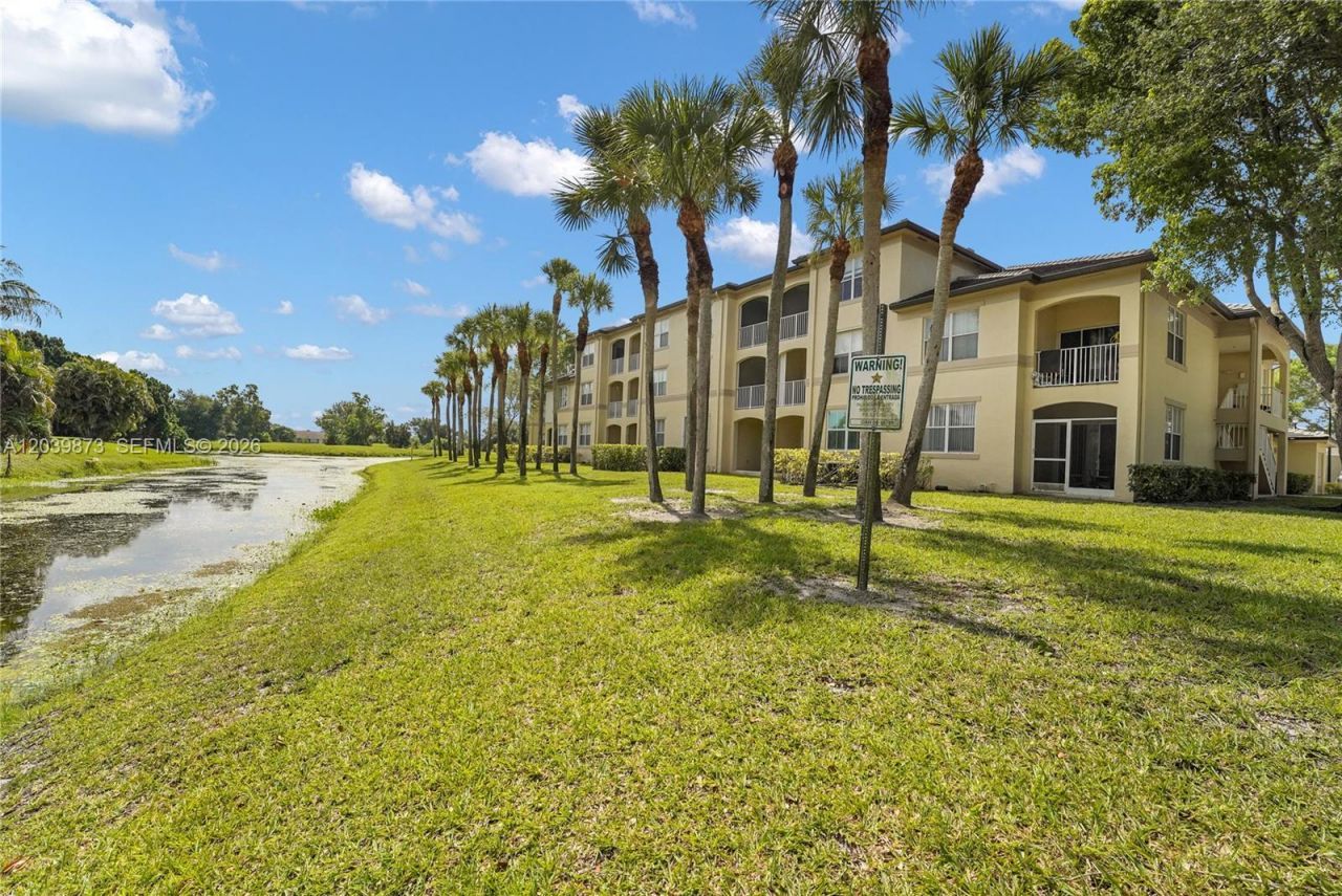 2020 Greenview Shores Blvd , Unit 109, Wellington, FL 33414 Photo