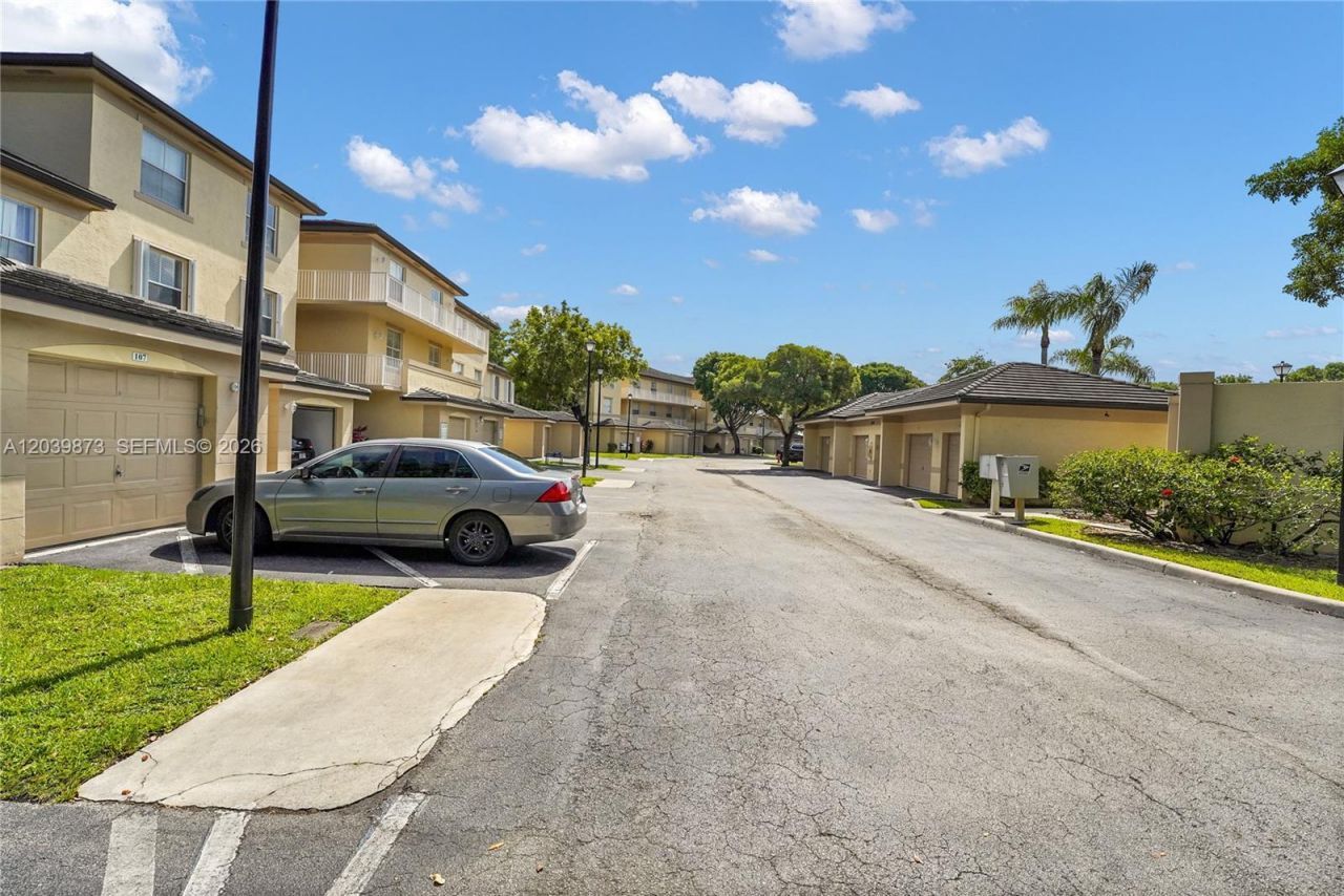 2020 Greenview Shores Blvd , Unit 109, Wellington, FL 33414 Photo
