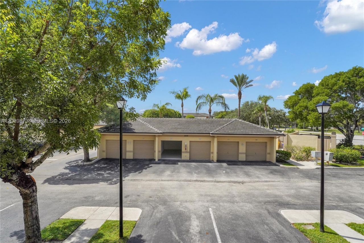 2020 Greenview Shores Blvd , Unit 109, Wellington, FL 33414 Photo