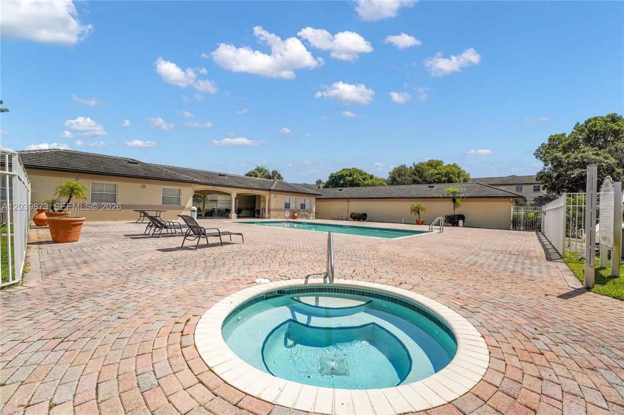 2020 Greenview Shores Blvd , Unit 109, Wellington, FL 33414 Photo