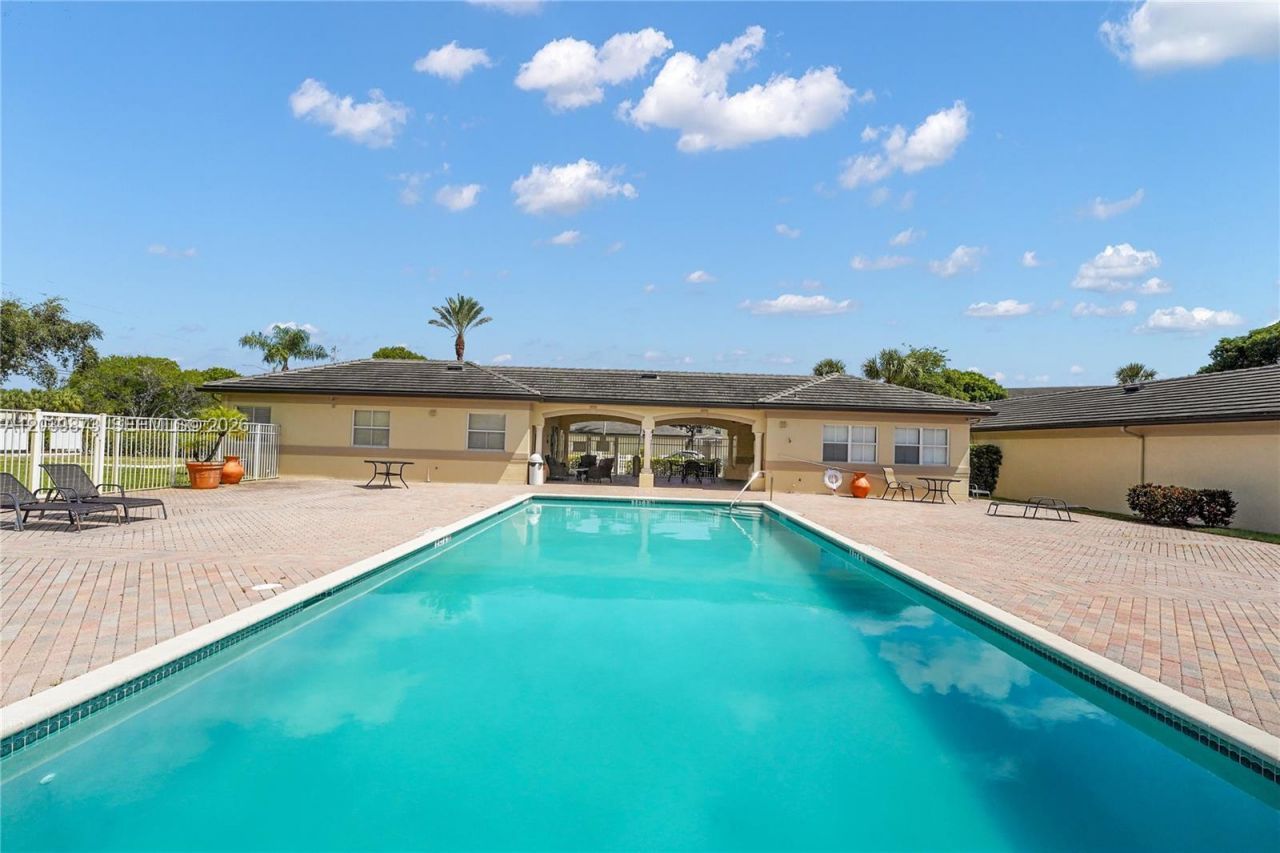 2020 Greenview Shores Blvd , Unit 109, Wellington, FL 33414 Photo