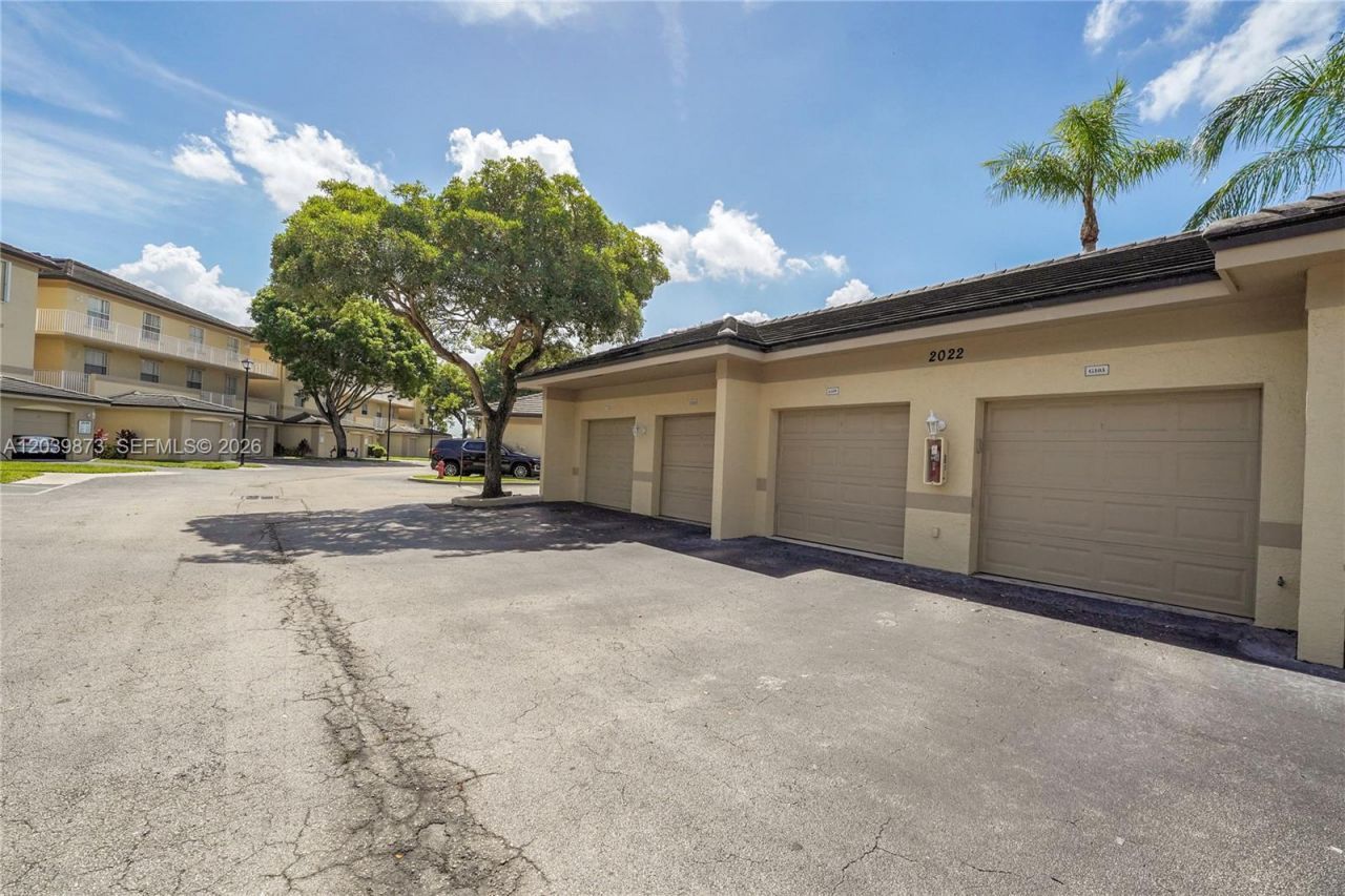 2020 Greenview Shores Blvd , Unit 109, Wellington, FL 33414 Photo