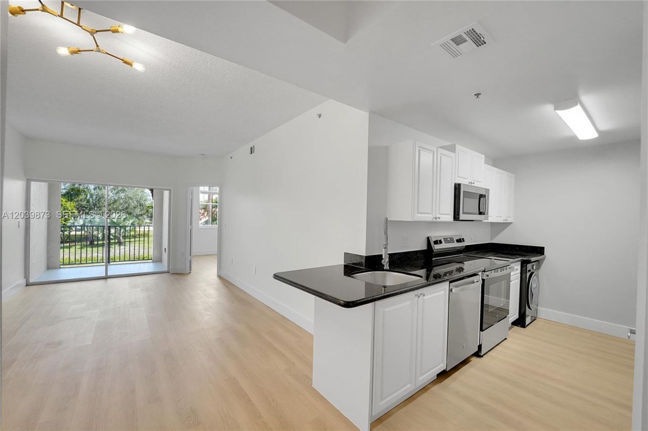 2020 Greenview Shores Blvd , Unit 109, Wellington, FL 33414 Photo