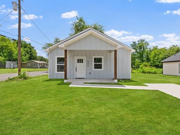 220 Calvert Street, Sulphur Springs, TX 75482