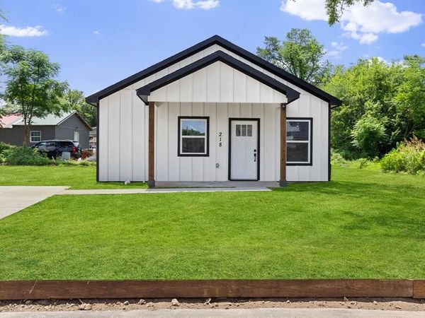 218 Calvert Street, Sulphur Springs, TX 75482