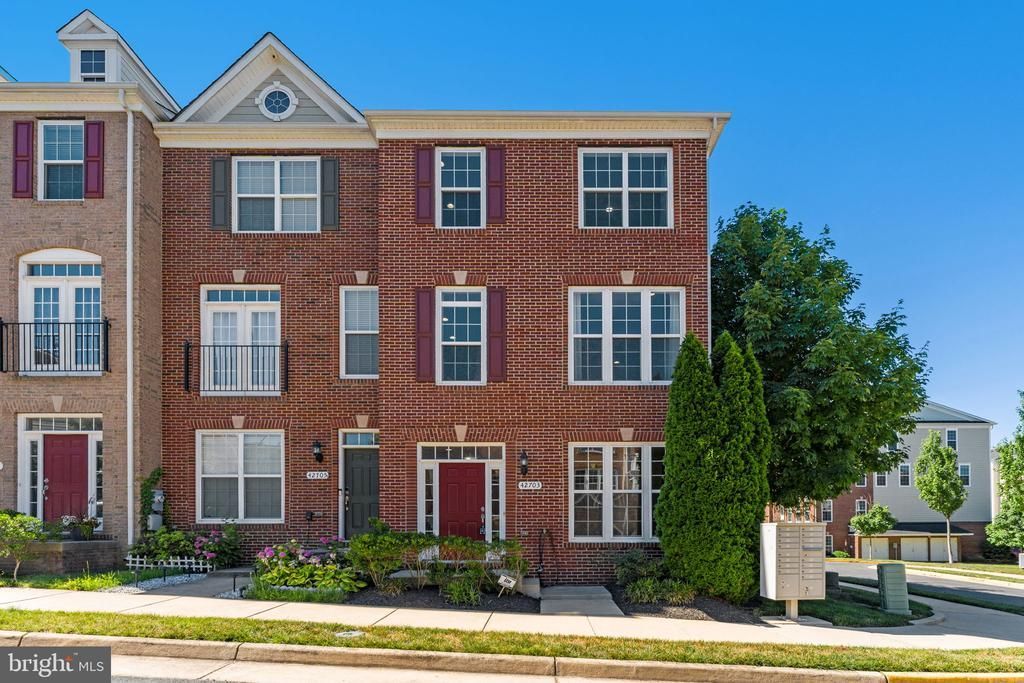 42703 Tunstall Terrace, Ashburn, VA 20147 Main Photo