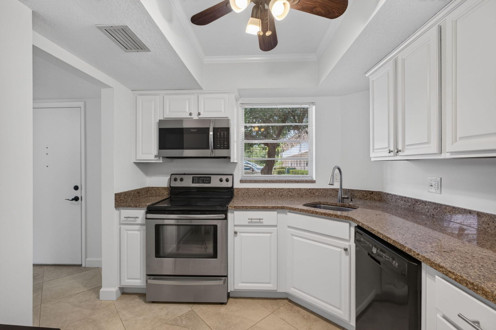 18081 SE Country Club Drive, Unit 9-83, Jupiter, FL 33469 Photo
