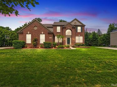 6323 Moonstone Drive, Grand Blanc Twp, MI 48439
