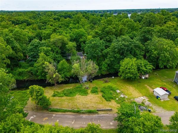 9731 Portage Trail , White Lake Twp, MI 48386