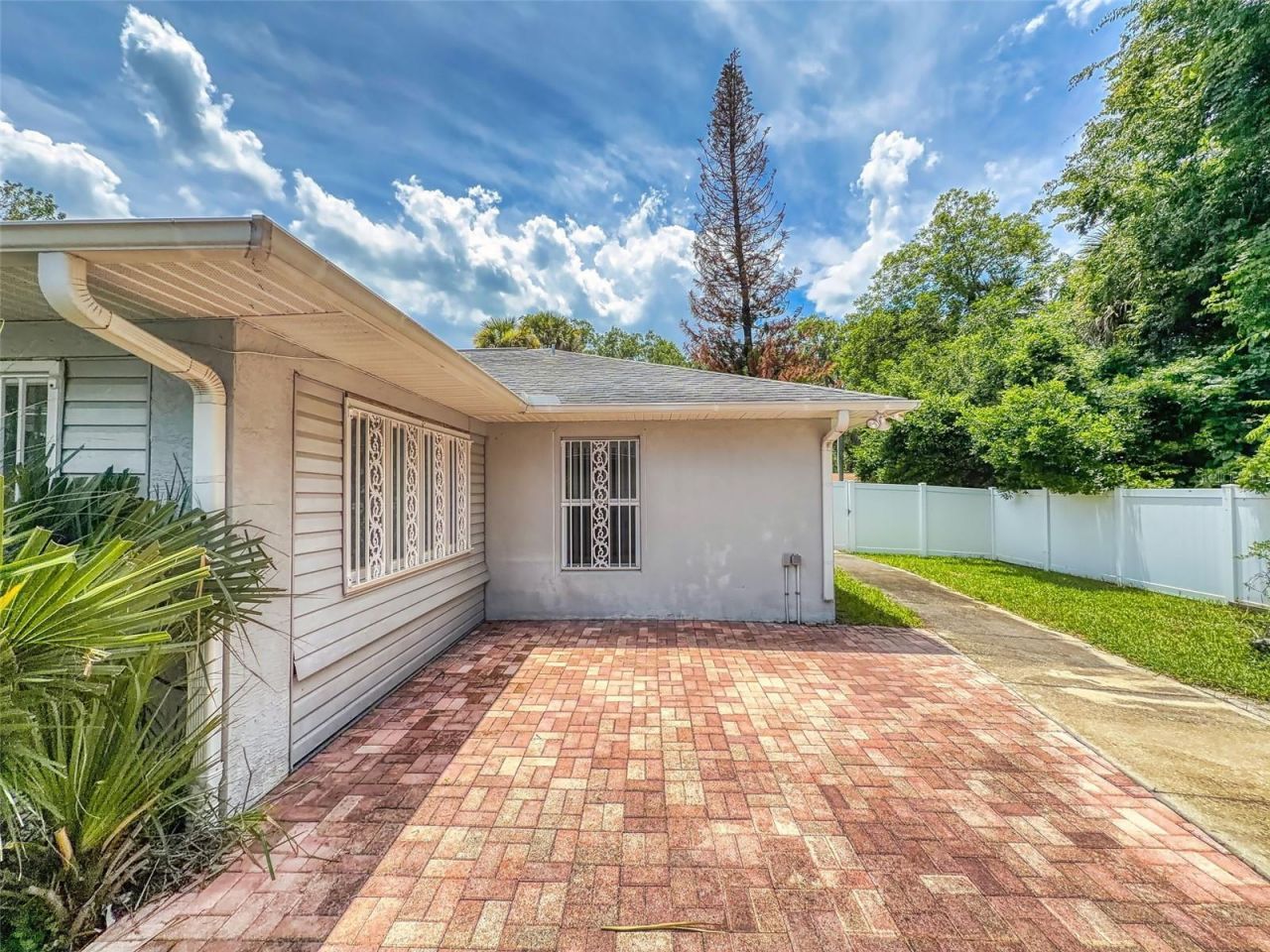 203 N Duss Street , New Smyrna Beach, FL 32168 Photo