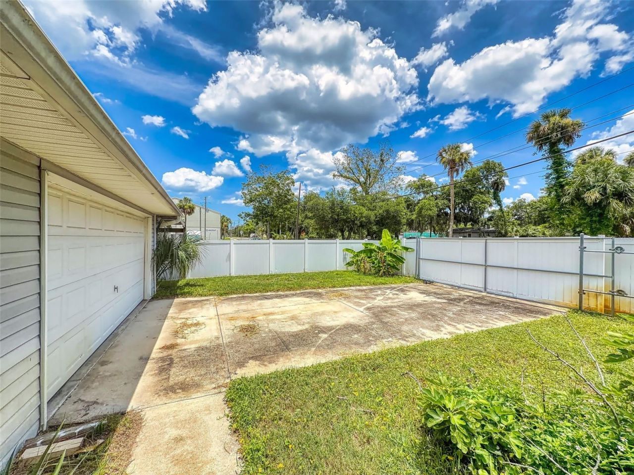 203 N Duss Street , New Smyrna Beach, FL 32168 Photo