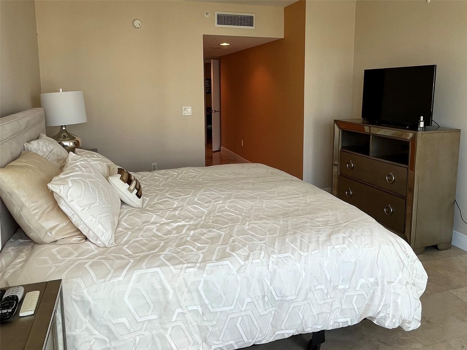 16500 Collins Avenue, Unit 2052, Sunny Isles Beach, FL 33160 Photo