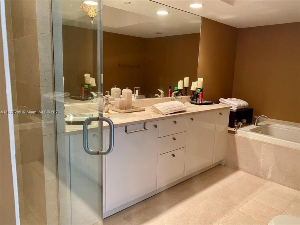 16500 Collins Avenue, Unit 2052, Sunny Isles Beach, FL 33160 Photo