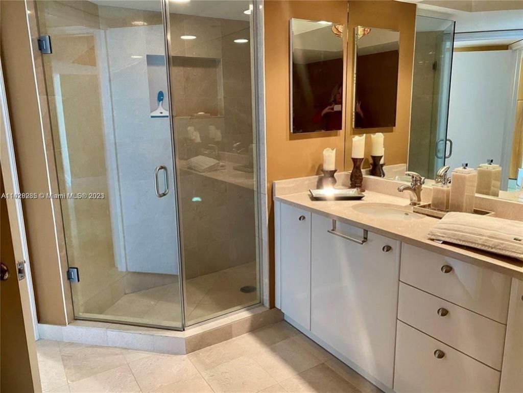 16500 Collins Avenue, Unit 2052, Sunny Isles Beach, FL 33160 Photo