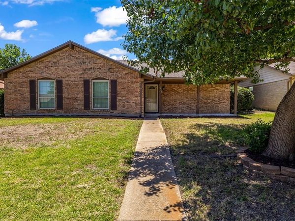 1644 Glenhill Lane, Lewisville, TX 75077