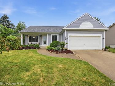 6060 Hearthside Place, Grand Blanc Twp, MI 48439