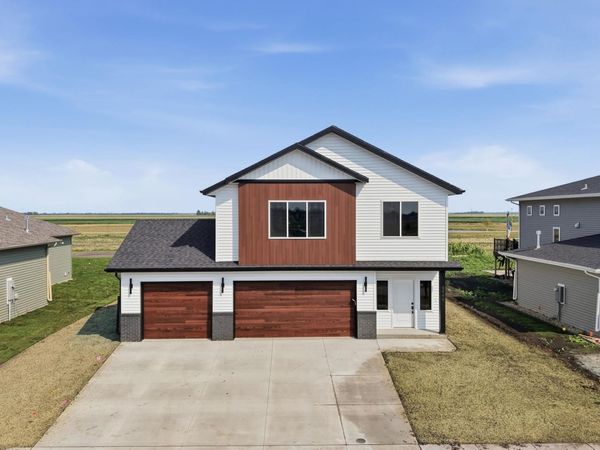 8446 61st Street S, Horace, ND 58047