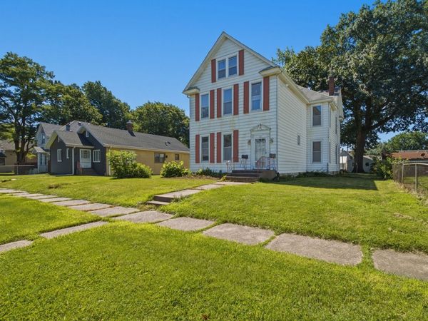 1121 W 14th Street , Davenport, IA 52804