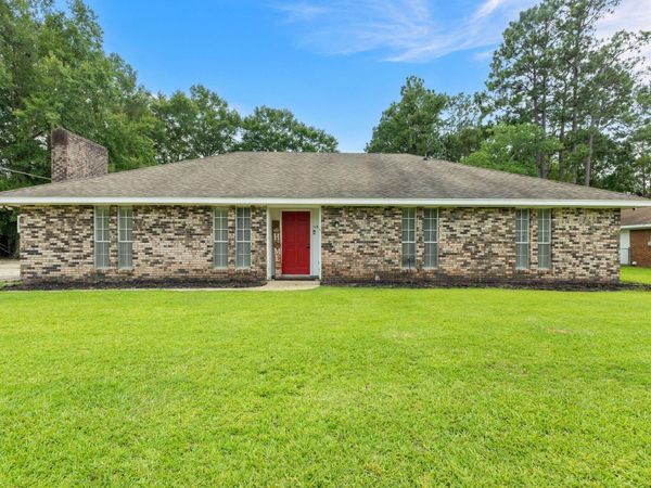 113 Tanglewood Dr., Hattiesburg, MS 39402