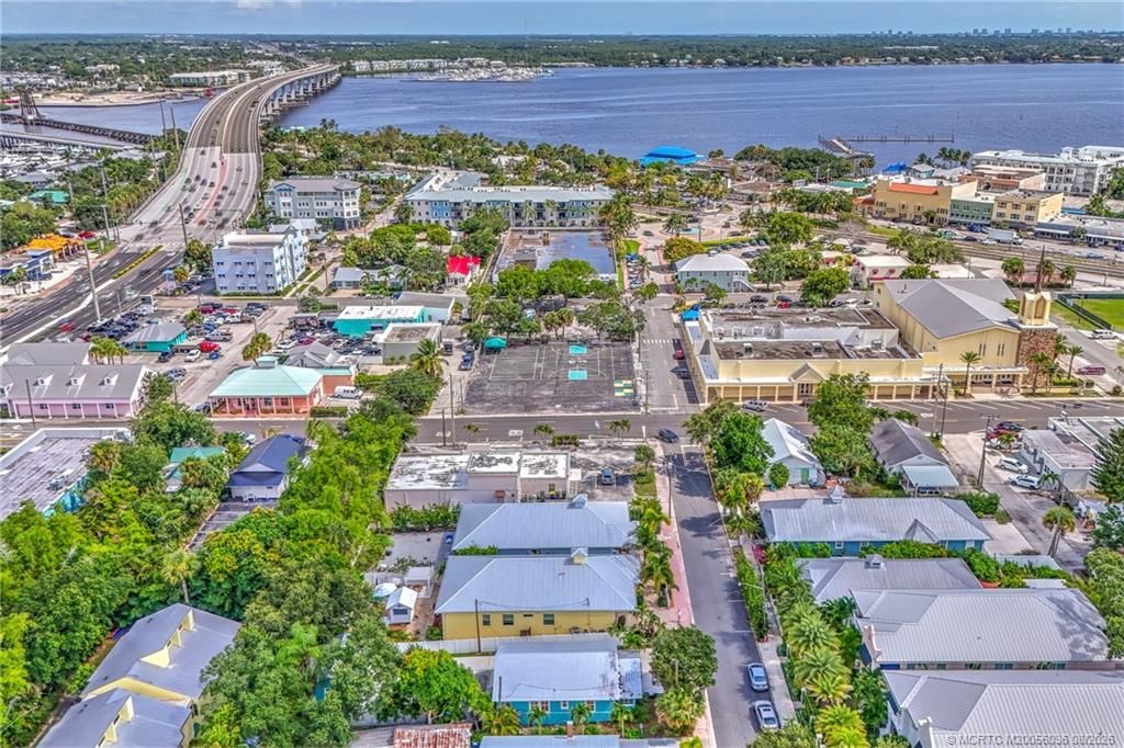 412 SW Akron Avenue, Stuart, FL 34994 Photo