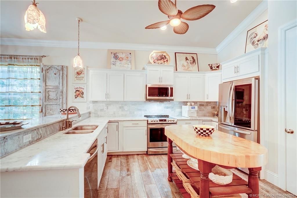 412 SW Akron Avenue, Stuart, FL 34994 Photo