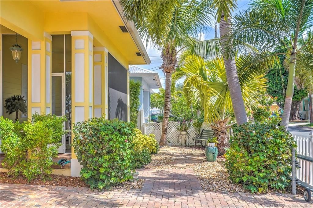 412 SW Akron Avenue, Stuart, FL 34994 Photo