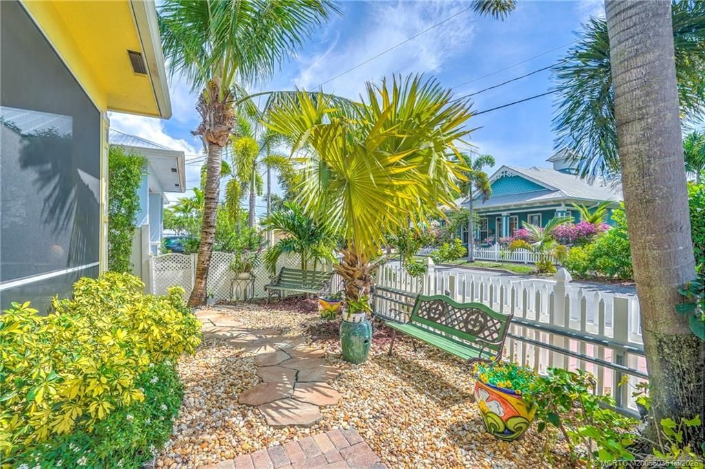 412 SW Akron Avenue, Stuart, FL 34994 Photo