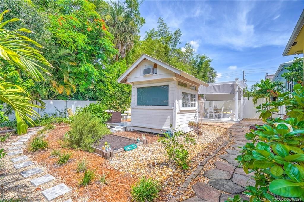 412 SW Akron Avenue, Stuart, FL 34994 Photo