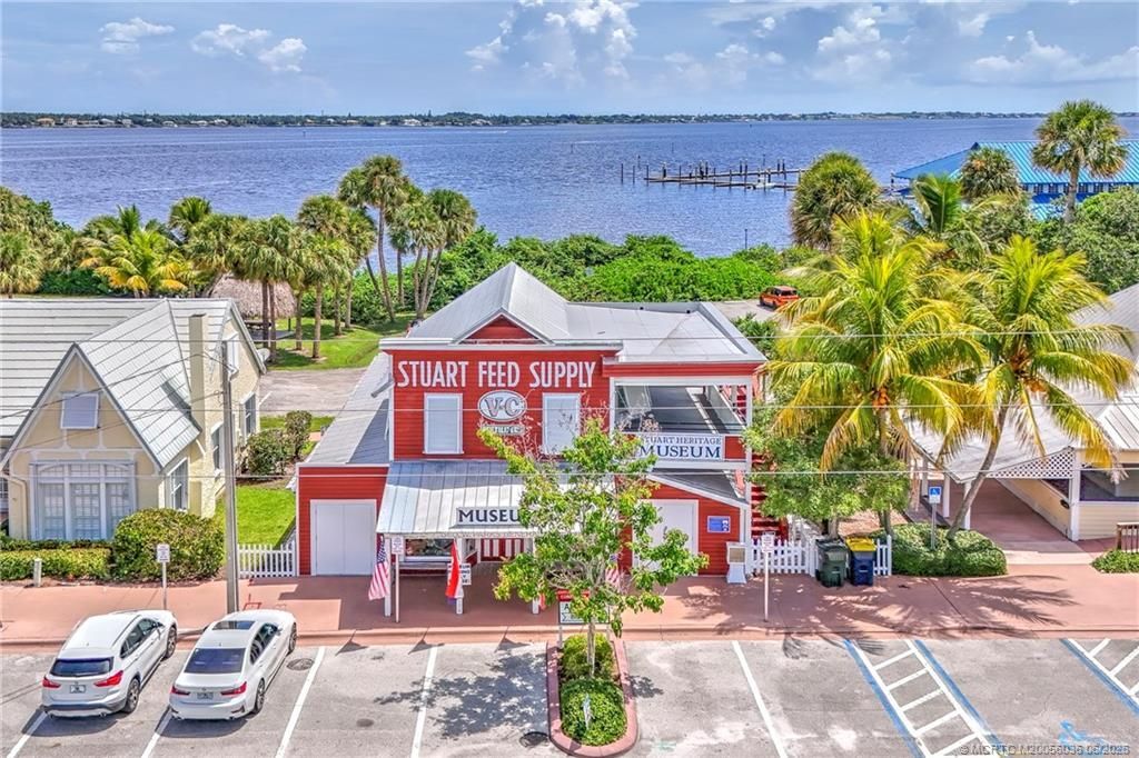 412 SW Akron Avenue, Stuart, FL 34994 Photo