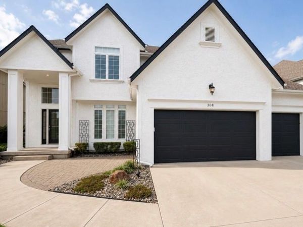 308 NE Hidden Valley Way, Lee's Summit, MO 64064