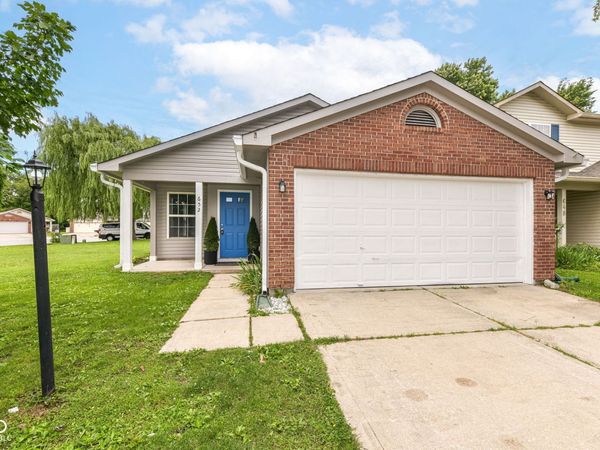 652 Meadows Edge Lane , Indianapolis, IN 46217