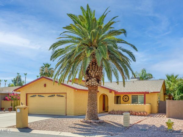 25821 S NEW TOWN Drive, Sun Lakes, AZ 85248