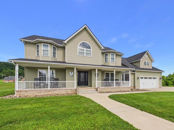 32 Diamond Drive, Barboursville, WV 25504