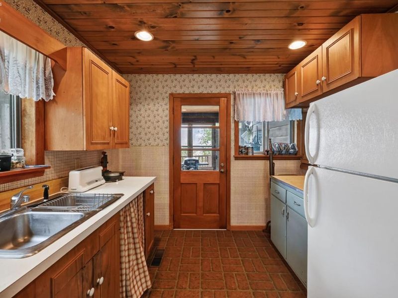 1111 W Shore Boulevard, Put in Bay, OH 43456 Photo 9