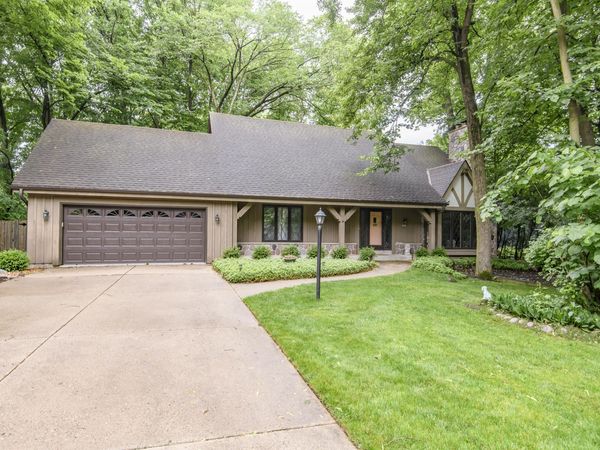 5253 W Woodland Dr, Brown Deer, WI 53223