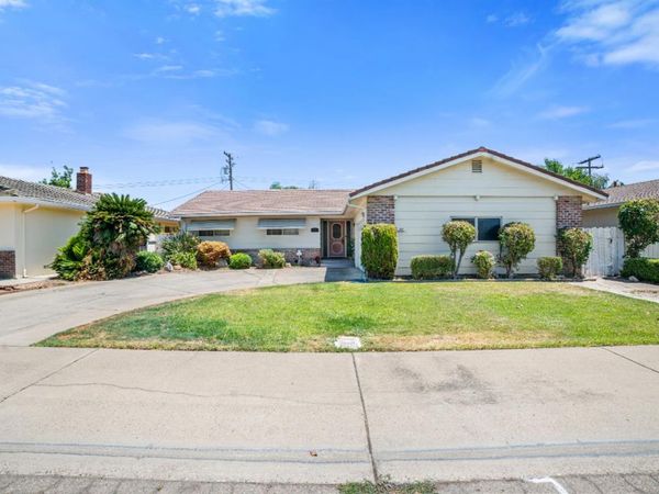 206 Benson Dr, Lodi, CA 95242