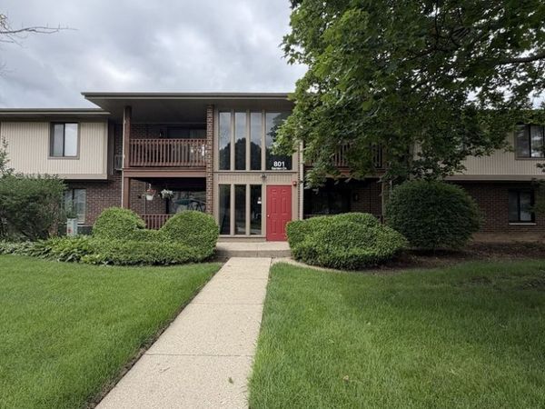 801 Garden Circle , Unit 6, Streamwood, IL 60107