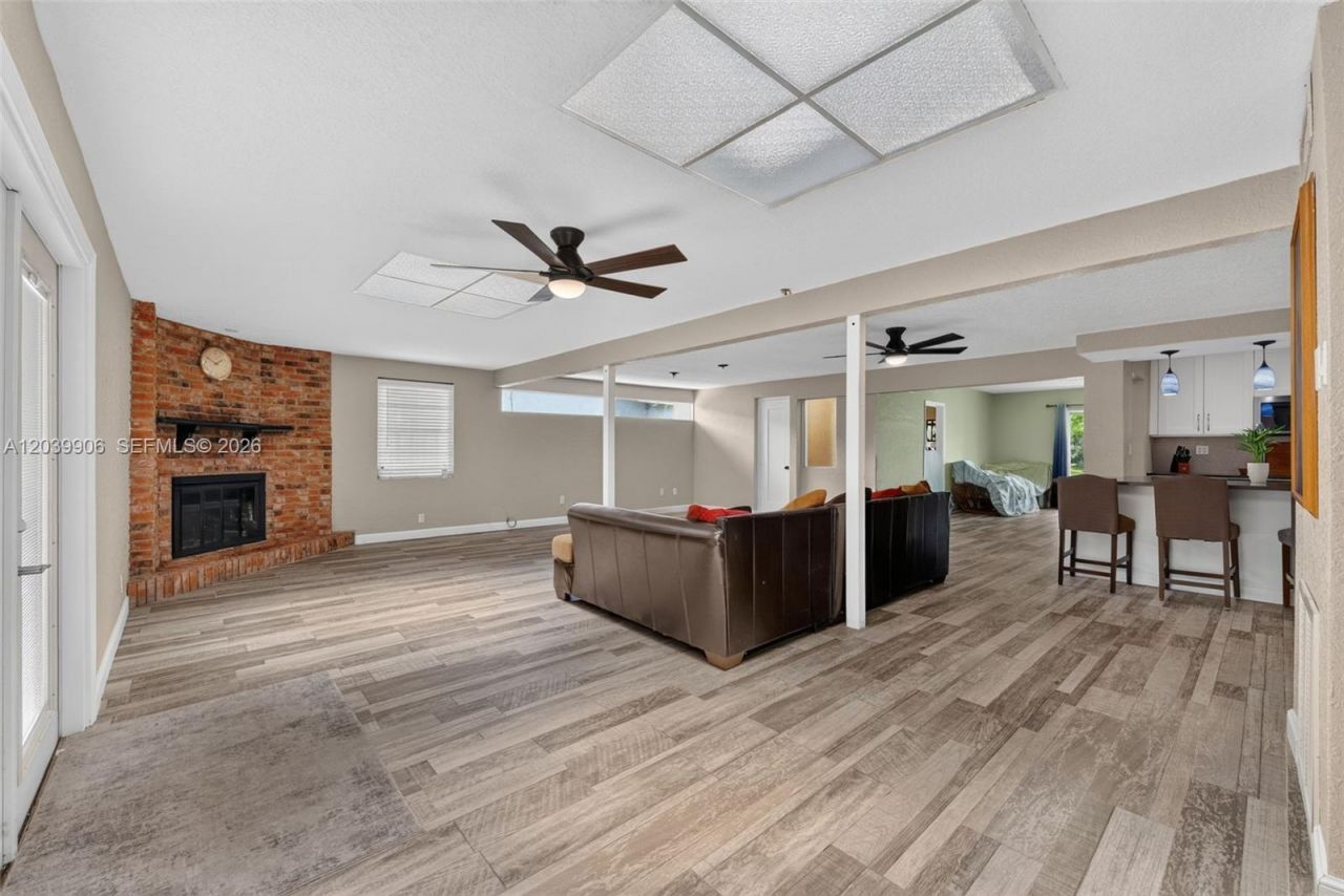 4831 NW 77th Ct, Pompano Beach, FL 33073 Photo