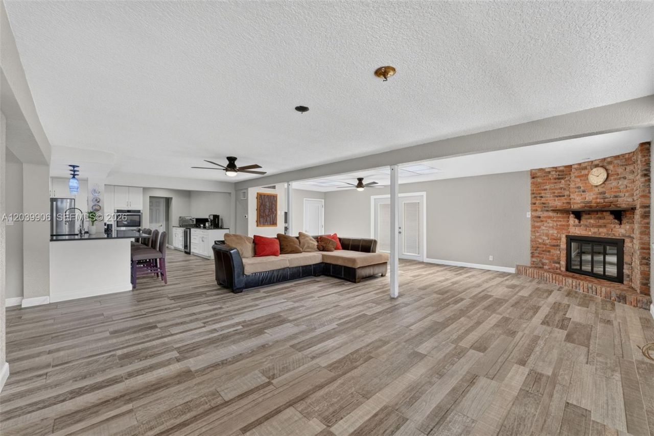 4831 NW 77th Ct, Pompano Beach, FL 33073 Photo