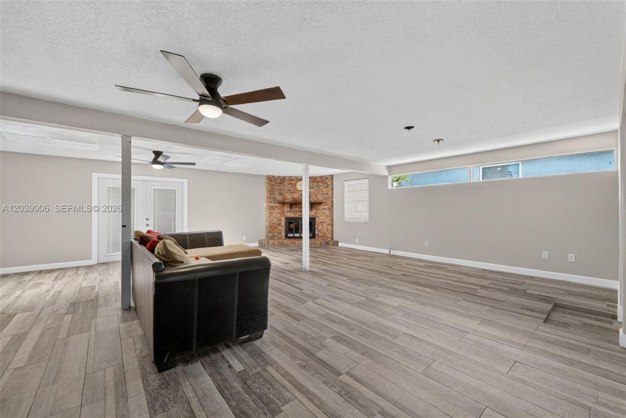 4831 NW 77th Ct, Pompano Beach, FL 33073 Photo
