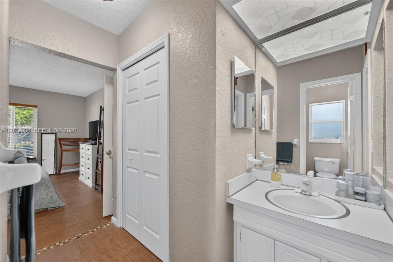 4831 NW 77th Ct, Pompano Beach, FL 33073 Photo