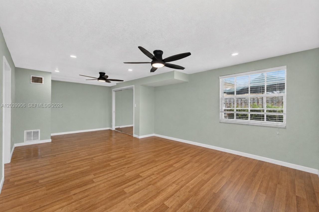 4831 NW 77th Ct, Pompano Beach, FL 33073 Photo
