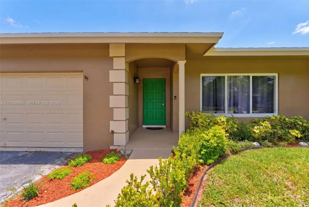4831 NW 77th Ct, Pompano Beach, FL 33073 Photo