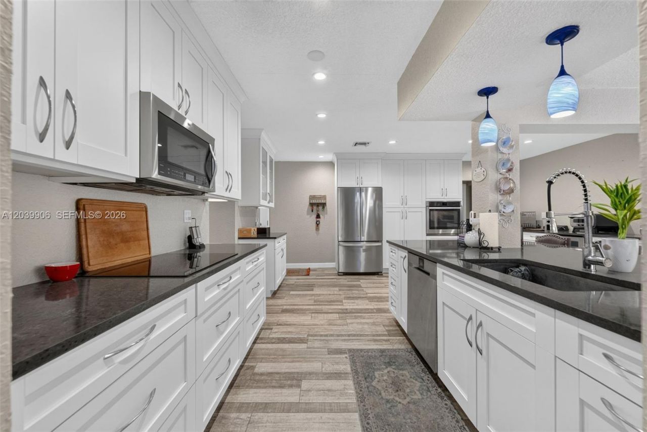 4831 NW 77th Ct, Pompano Beach, FL 33073 Photo