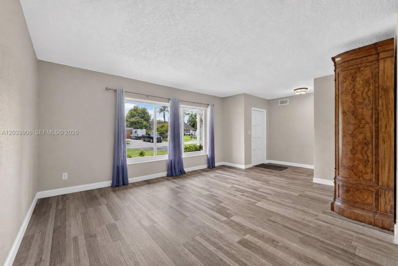 4831 NW 77th Ct, Pompano Beach, FL 33073 Photo