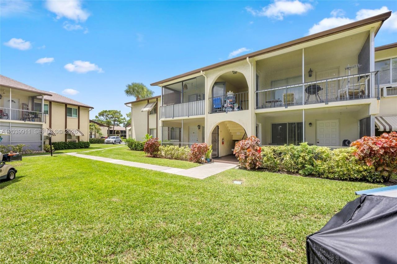 5839 La Pinata Blvd , Unit C-2, Greenacres, FL 33463 Photo