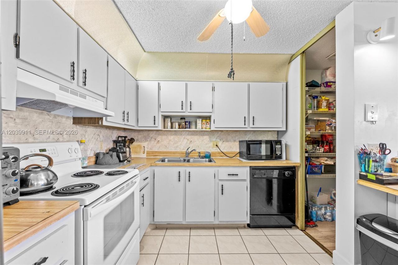 5839 La Pinata Blvd , Unit C-2, Greenacres, FL 33463 Photo