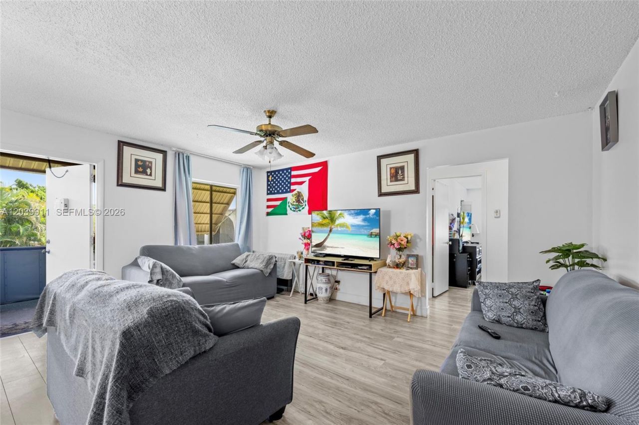 5839 La Pinata Blvd , Unit C-2, Greenacres, FL 33463 Photo