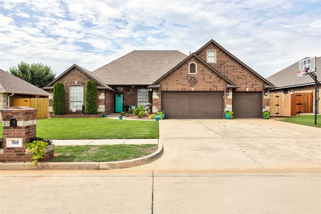 768 W Windmill Court, Mustang, OK 73064 Main Photo